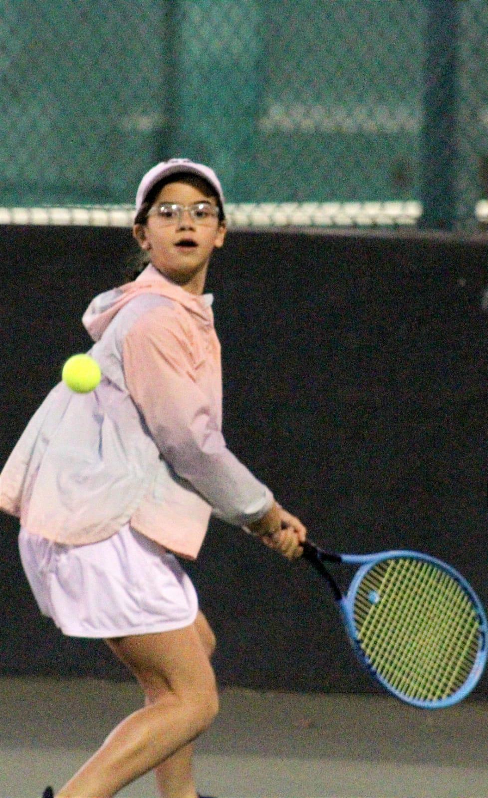 $!Ximena Ramos impone su saque en la Copa Carnaval Amstel Ultra