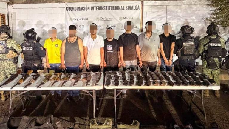 En Culiacán nueve hombres fueron detenidos por policías estatales en el fraccionamiento Valle Alto.