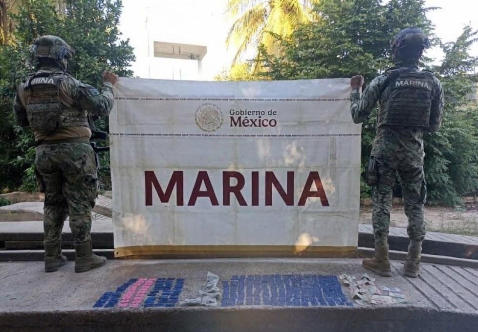 $!Detiene la Marina a dos civiles con más de 230 dosis de droga y dos motos en Chametla, Rosario