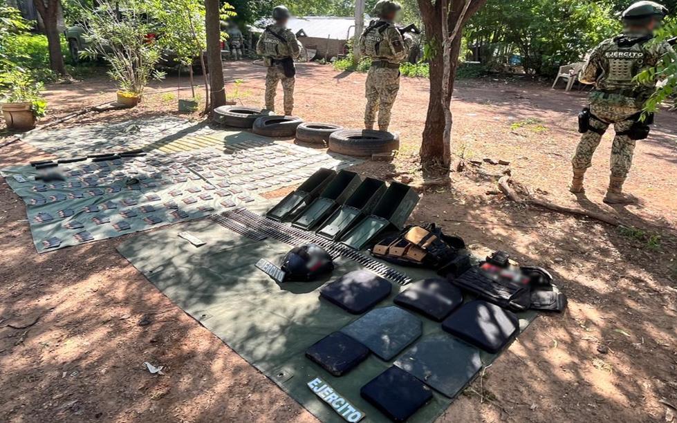$!Ejército asegura armamento y equipo táctico en Tepuche, Culiacán