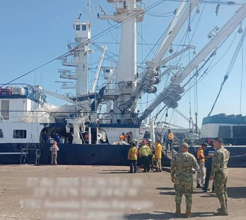 $!Se intoxican con solventes tripulantes de buque atunero atracado en Mazatlán