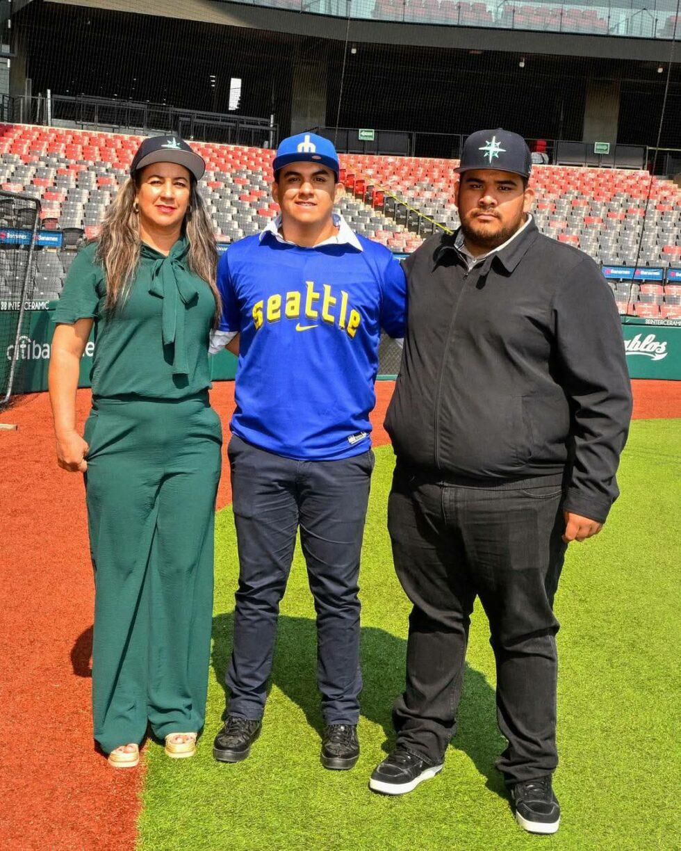 $!Mazatleco Máximo Rodríguez concreta su firma con Marineros de Seattle