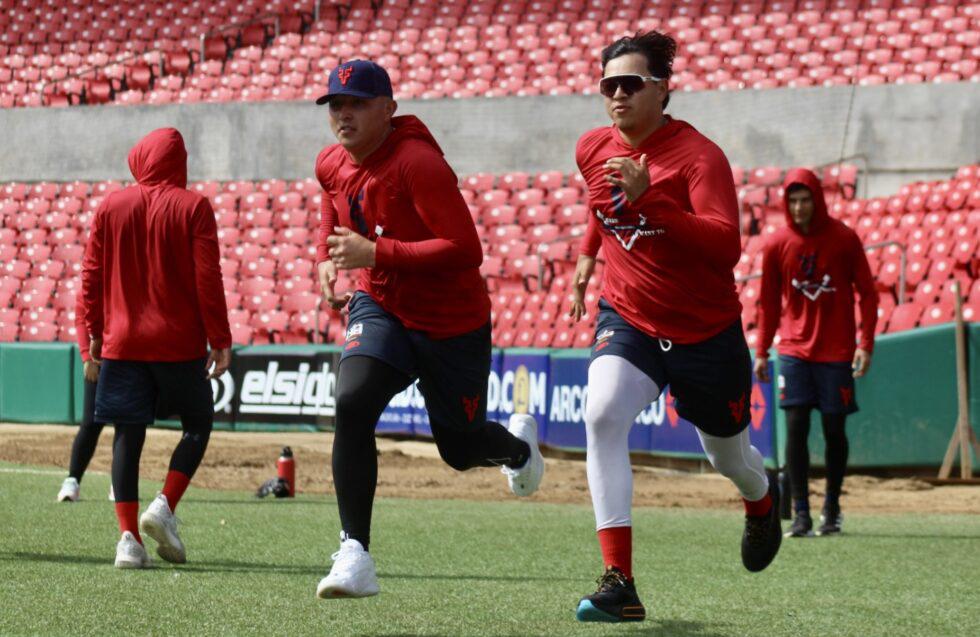 $!Jonatan Bernal, uno de los abridores de los juegos inaugurales, llega a la pretemporada de Venados