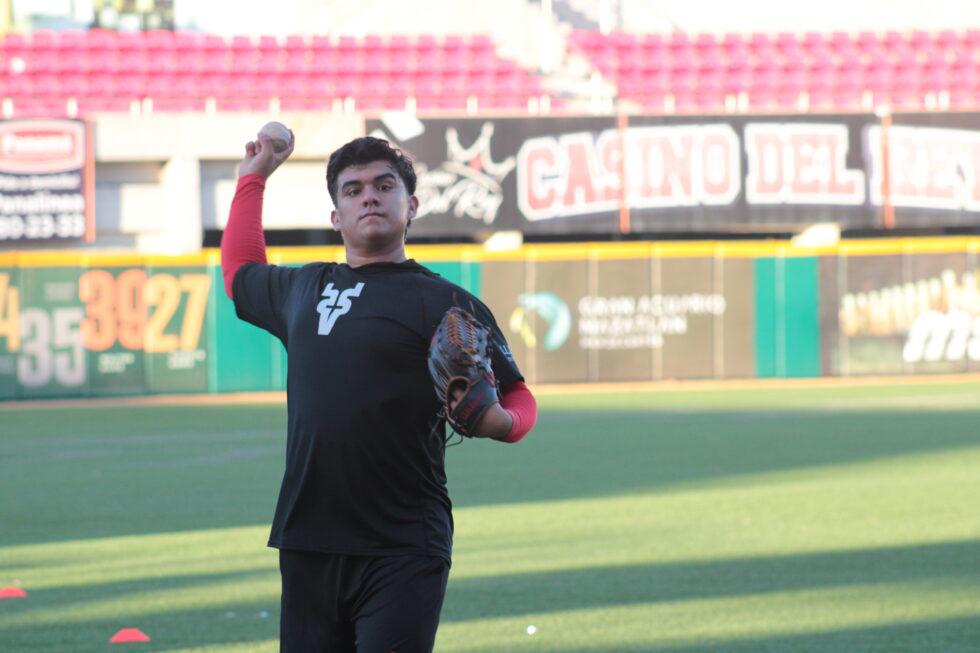 $!Mazatleco Máximo Rodríguez concreta su firma con Marineros de Seattle