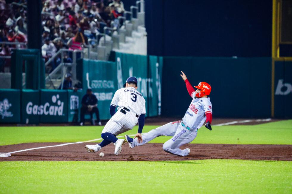 $!Venados remontan en la novena ante Jaguares y conquistan su primera serie de la temporada