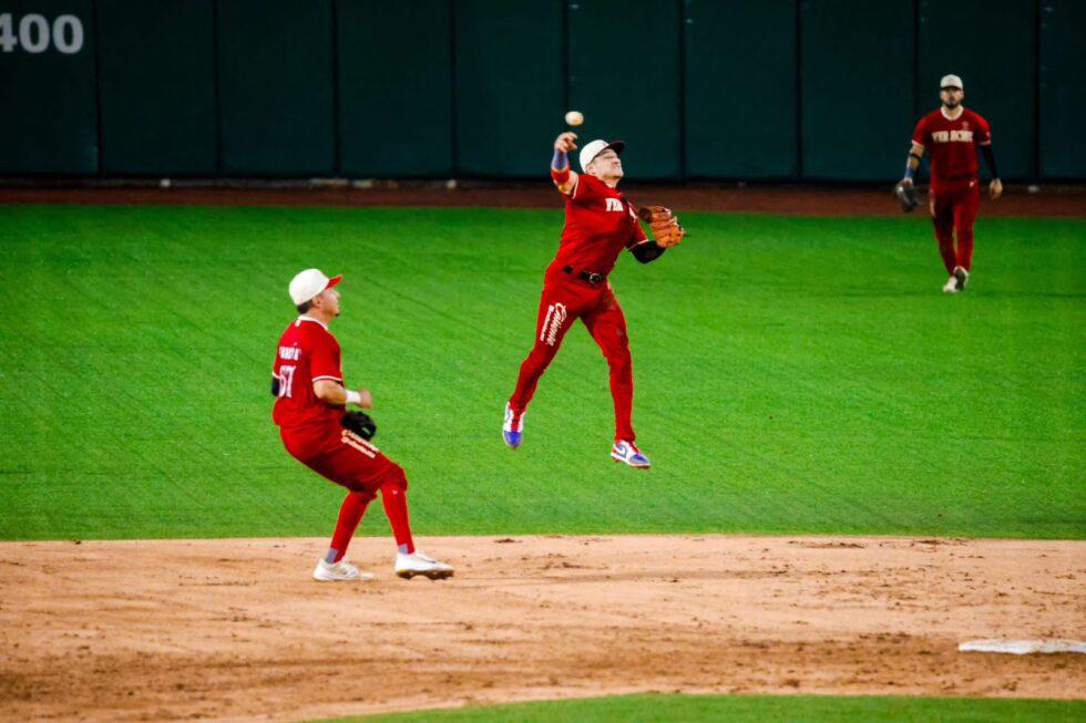 $!Jugadores de Venados no aflojan el bate en el verano