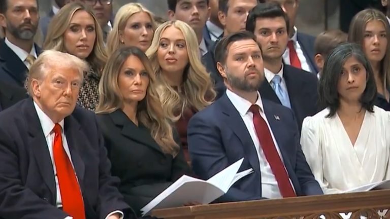 Las palabras de la Obispa Mariann Edgar Budde llamaron la atención de Donald Trump, Vance y sus familias.