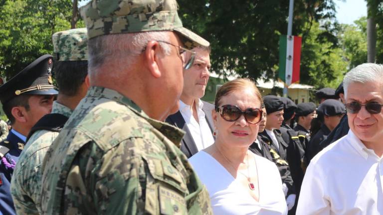La Fiscal General participó en el evento de destrucción de armamento por parte de la Sedena y la Comandancia de la Novena Zona Militar en Culiacán.