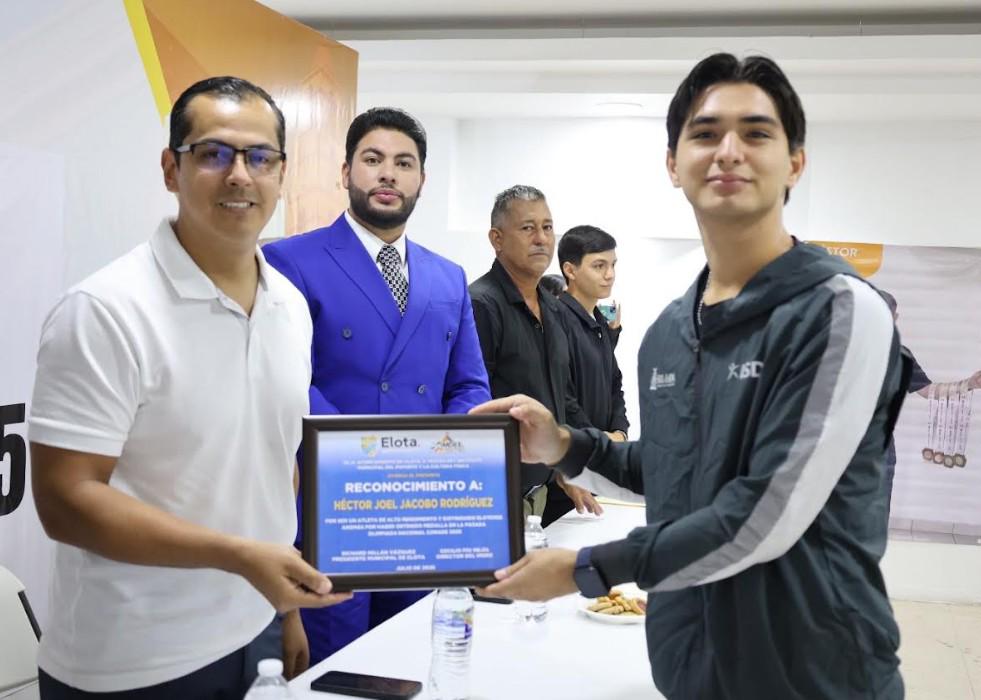 $!Francisco Campaña recibe el Premio Municipal del Deporte en Elota como Mejor Deportista 2025