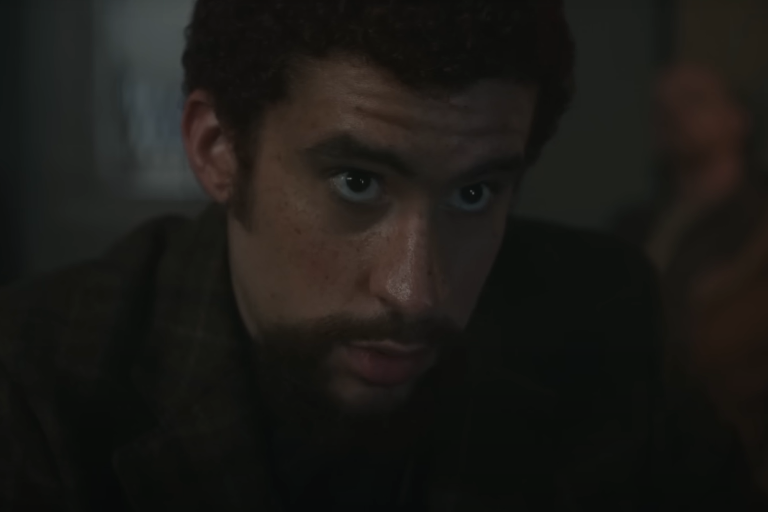 Revelan primer tráiler de ‘Caught Stealing’ la nueva película de Bad Bunny