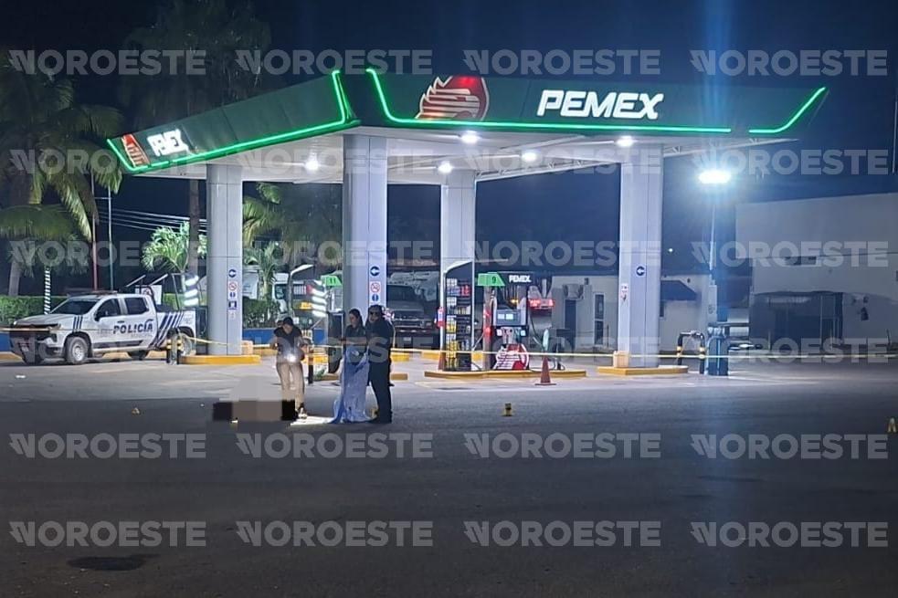 $!Matan a balazos a un hombre en gasolinera de Villa Unión, al sur de Mazatlán