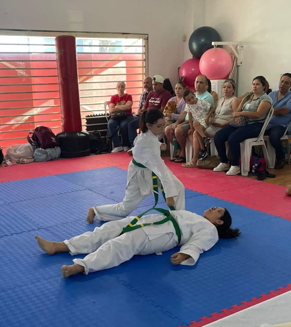 $!Muestran su calidad karatecas mazatlecos ante Kazuki Kai