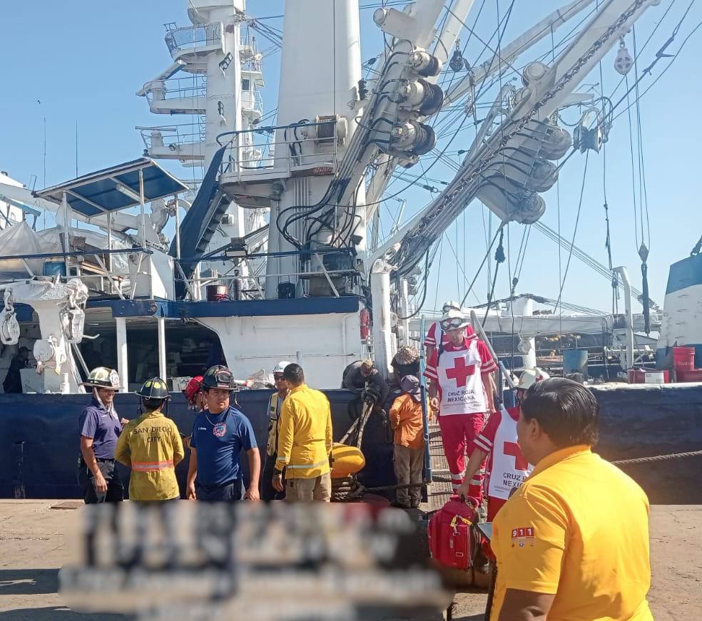 $!Se intoxican con solventes tripulantes de buque atunero atracado en Mazatlán