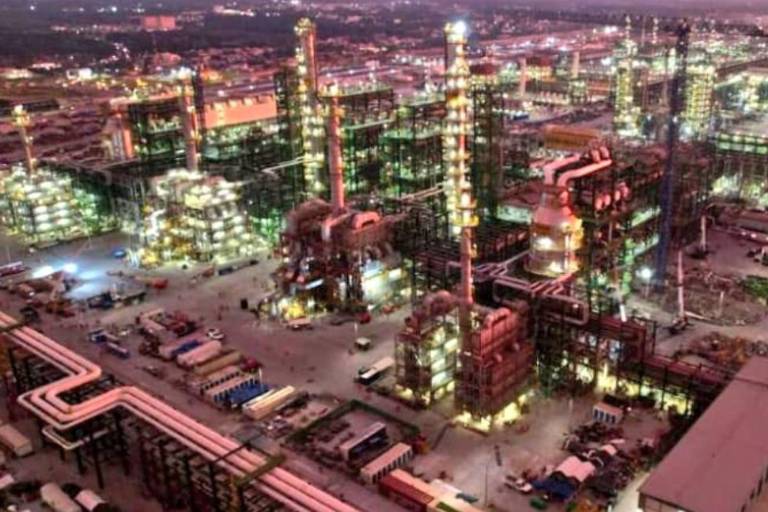 Refinería de Dos Bocas ya empezó a cargar de crudo, asegura AMLO