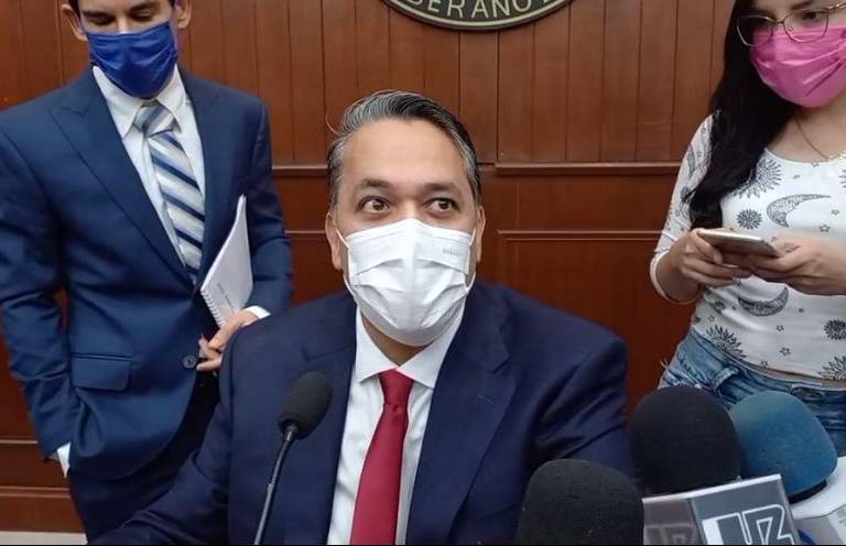 Admite Tesorero estatal déficit de $2.6 mil millones en Gobierno de Sinaloa, pero elude explicarlo