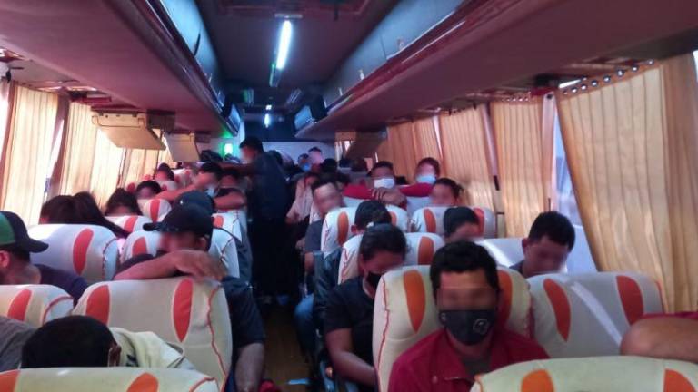 Las personas migrantes fueron trasladadas a las instalaciones del Instituto Nacional de Migración (INM) en la entidad, donde se les proporcionó agua y alimentos.