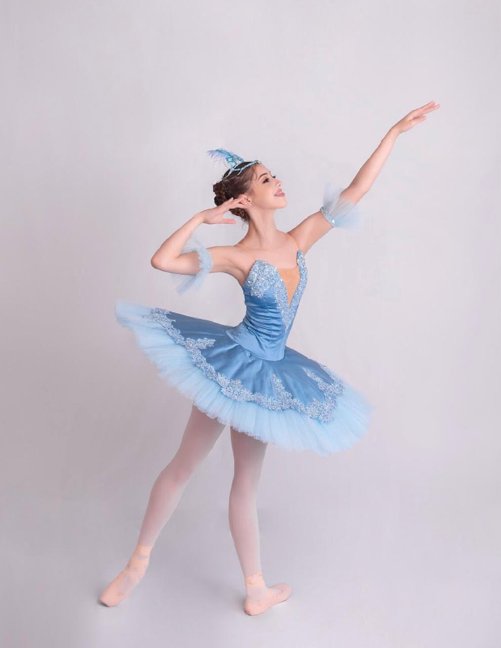 $!Mariana Cháidez García es originaria de Navolato. En la imagen interpreta a la princesa Florine del ballet “La Bella Durmiente”.