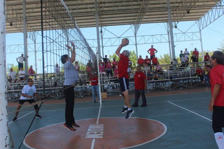 Hermana a adultos mayores Torneo Estatal de Cachibol