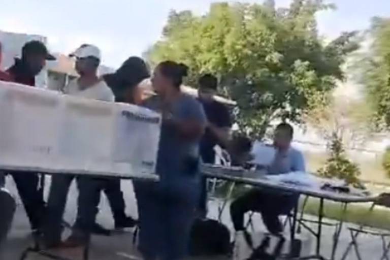 Hombres roban al menos 500 boletas electorales de casilla en Tlapanalá, Puebla