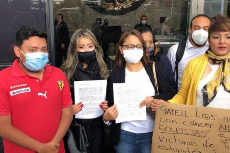 Padres de niños con cáncer denuncian ante FGR a López-Gatell por genocidio y discriminación