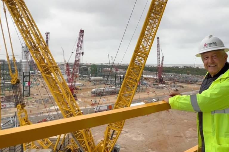 AMLO promete terminar refinería de Dos Bocas a mediados de 2023