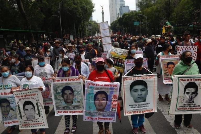 FGR obtiene órdenes de aprehensión contra 16 militares por el caso Ayotzinapa