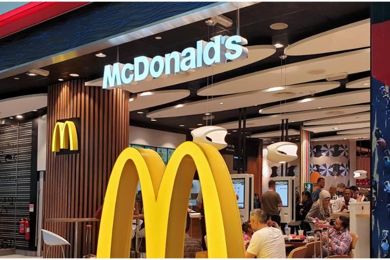 McDonald’s cerrará 850 tiendas de las mil que tiene dentro de Walmart en EU