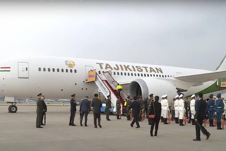 Reserva por 5 años el contrato de compraventa del avión presidencial a Tayikistán