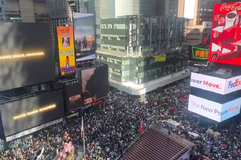 Miles protestan contra Trump en EU y Europa en defensa de la democracia