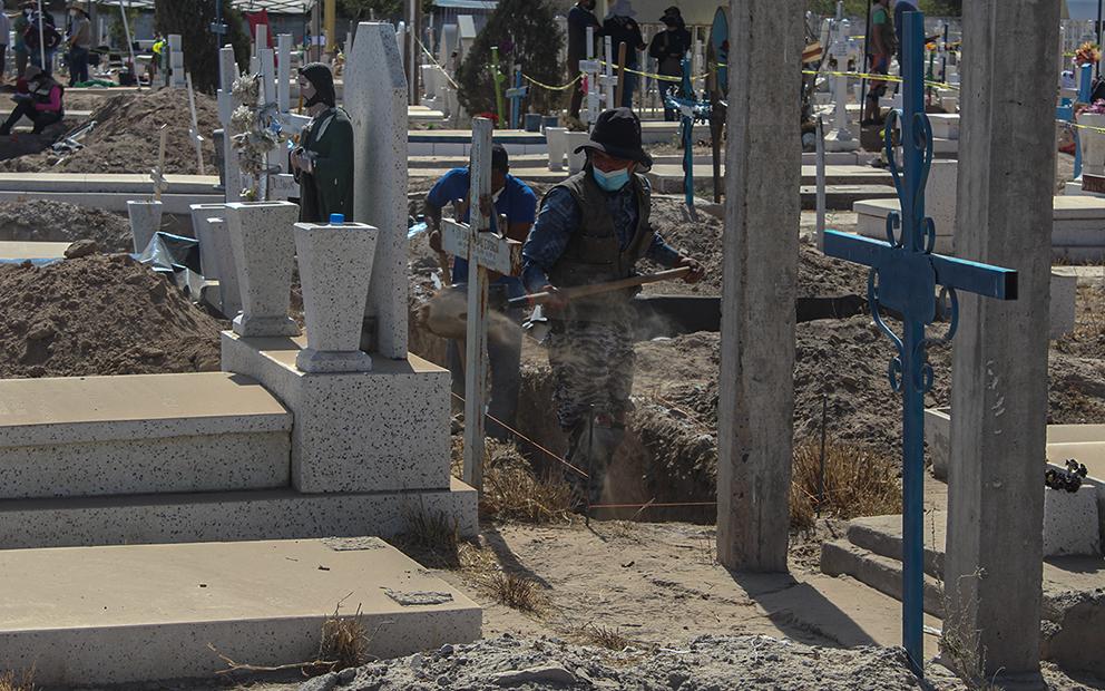 $!La exhumación con enfoque masivo busca remontar el rezago forense en el país.