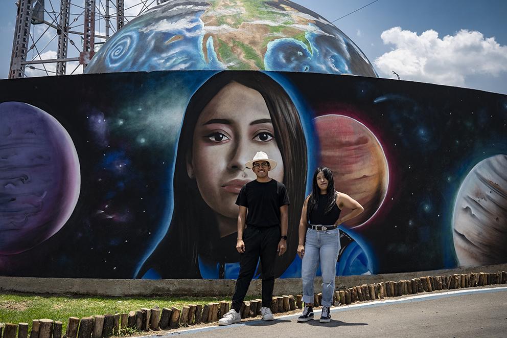 $!Kanyiro y Montse, son divulgadores de ciencia y cultura del planetario de la Utopía Libertad.