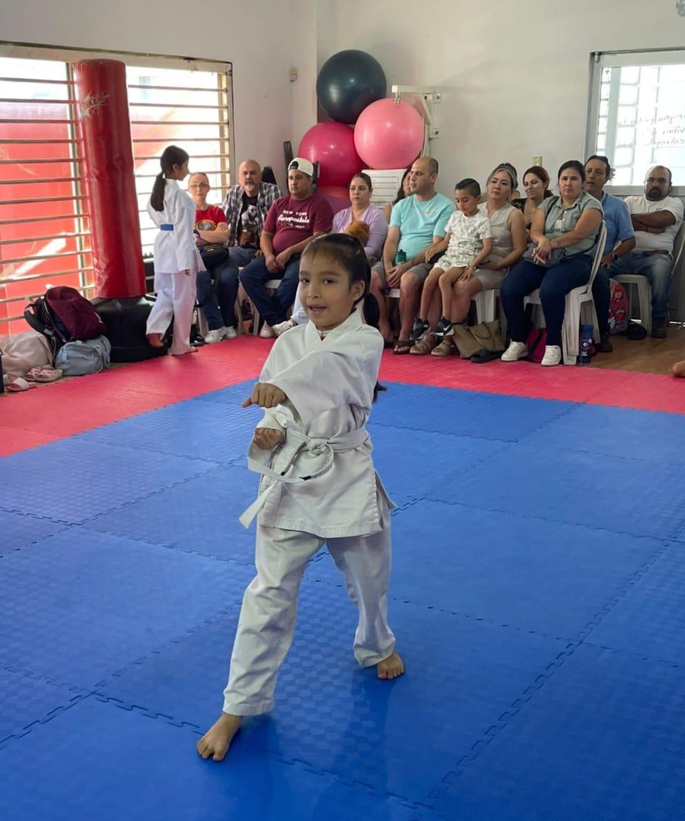 $!Muestran su calidad karatecas mazatlecos ante Kazuki Kai