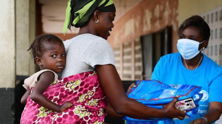 UNICEF ha repartido productos básicos durante la pandemia de Covid-19 en Côte d’Ivoire.
