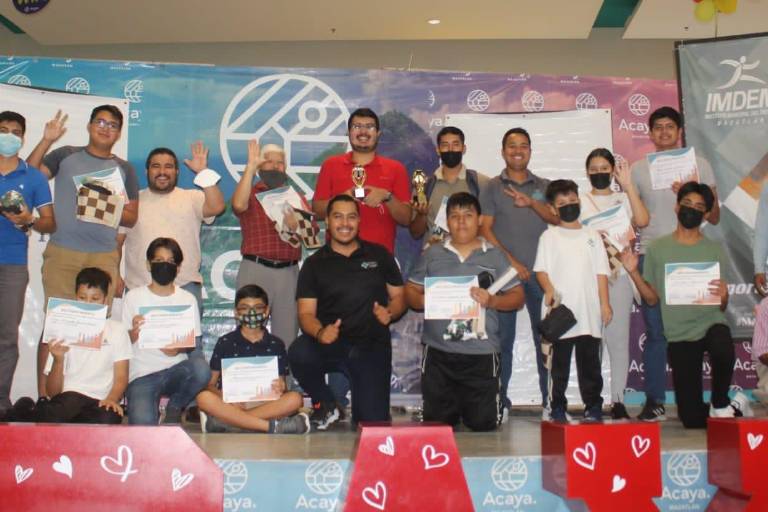 Coronan ajedrecistas gran actuación en el Municipal de Ajedrez