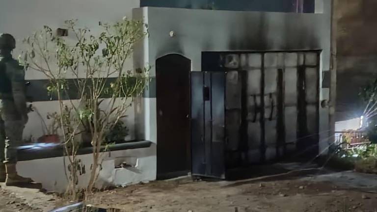 Una vivienda baleada y otra incendiada en ataques simultáneos durante la madrugada en Culiacán.
