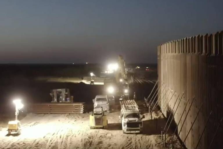 Trump reanudará construcción de muro fronterizo; amenaza otra vez con aranceles a México