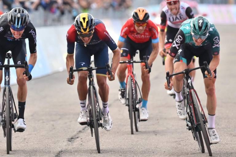 Jai Hindley hace cumbre en el Blockhaus, en la novena etapa del Giro de Italia