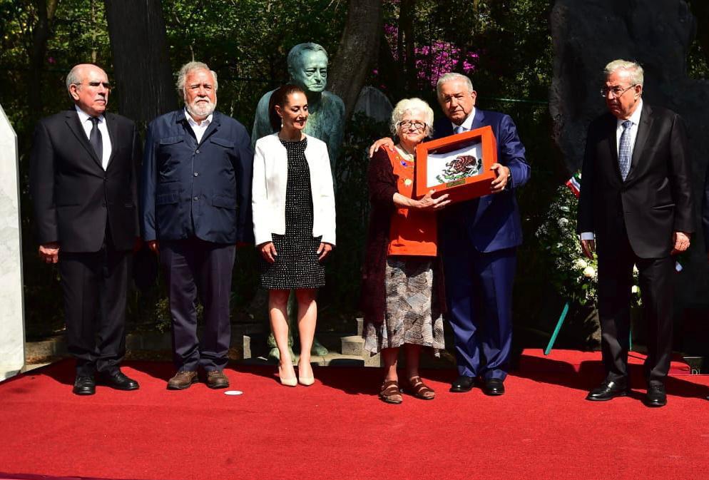 $!Cenizas de Arnoldo Martínez Verdugo son llevadas a la Rotonda de las Personas Ilustres en la CDMX