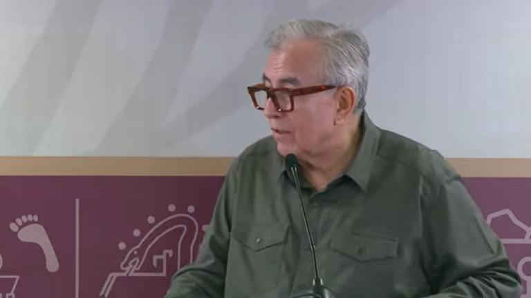 El Gobernador Rubén Rocha Moya dijo que los niños pueden estar en la escuela y que hay manera de cuidarlos.