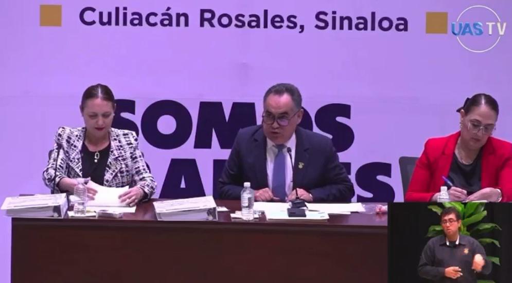 $!Giova Camacho asume como encargado de Dirección de la Facultad de Ciencias Sociales de la UAS