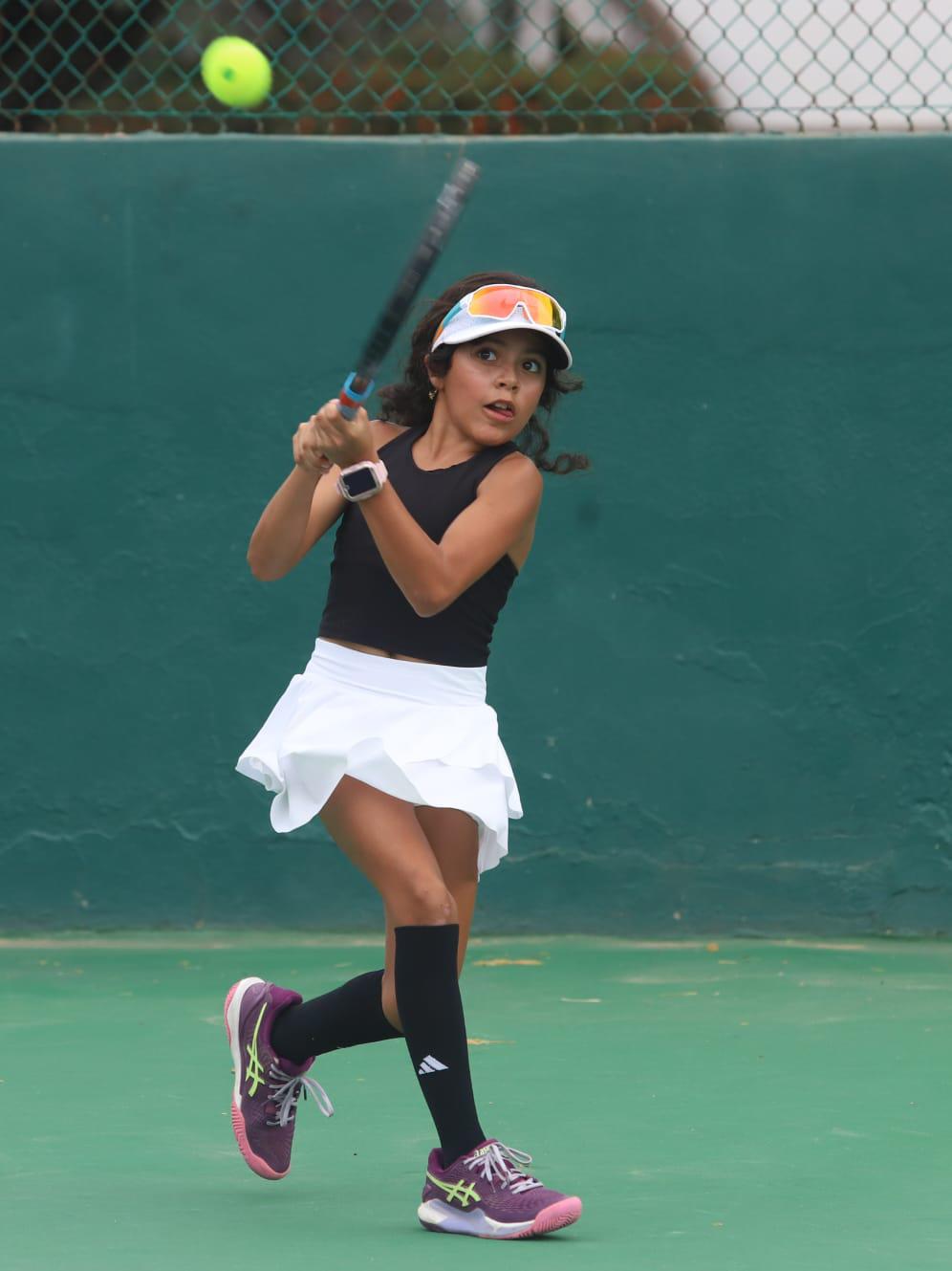 $!Luce Galván en jornada de Torneo de Tenis G2
