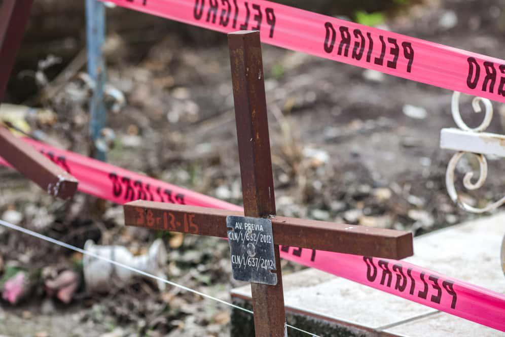 $!Inician exhumaciones en la segunda etapa de la fosa común del Panteón 21 de Marzo