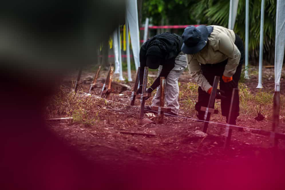 $!Inician exhumaciones en la segunda etapa de la fosa común del Panteón 21 de Marzo