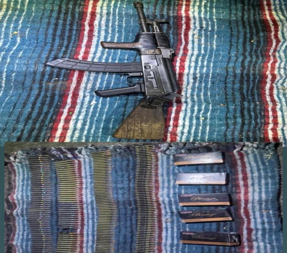 $!Ejército asegura camioneta militar clonada en Rosario