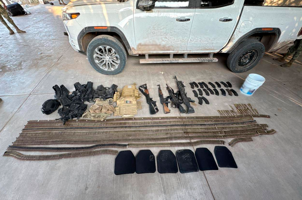 $!Detienen a seis en Culiacán y aseguran arsenal, vehículos y equipo táctico tras operativo federal