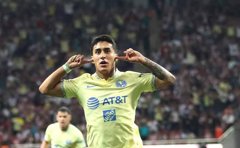 Zendejas rompe el Clásico y América toma ventaja