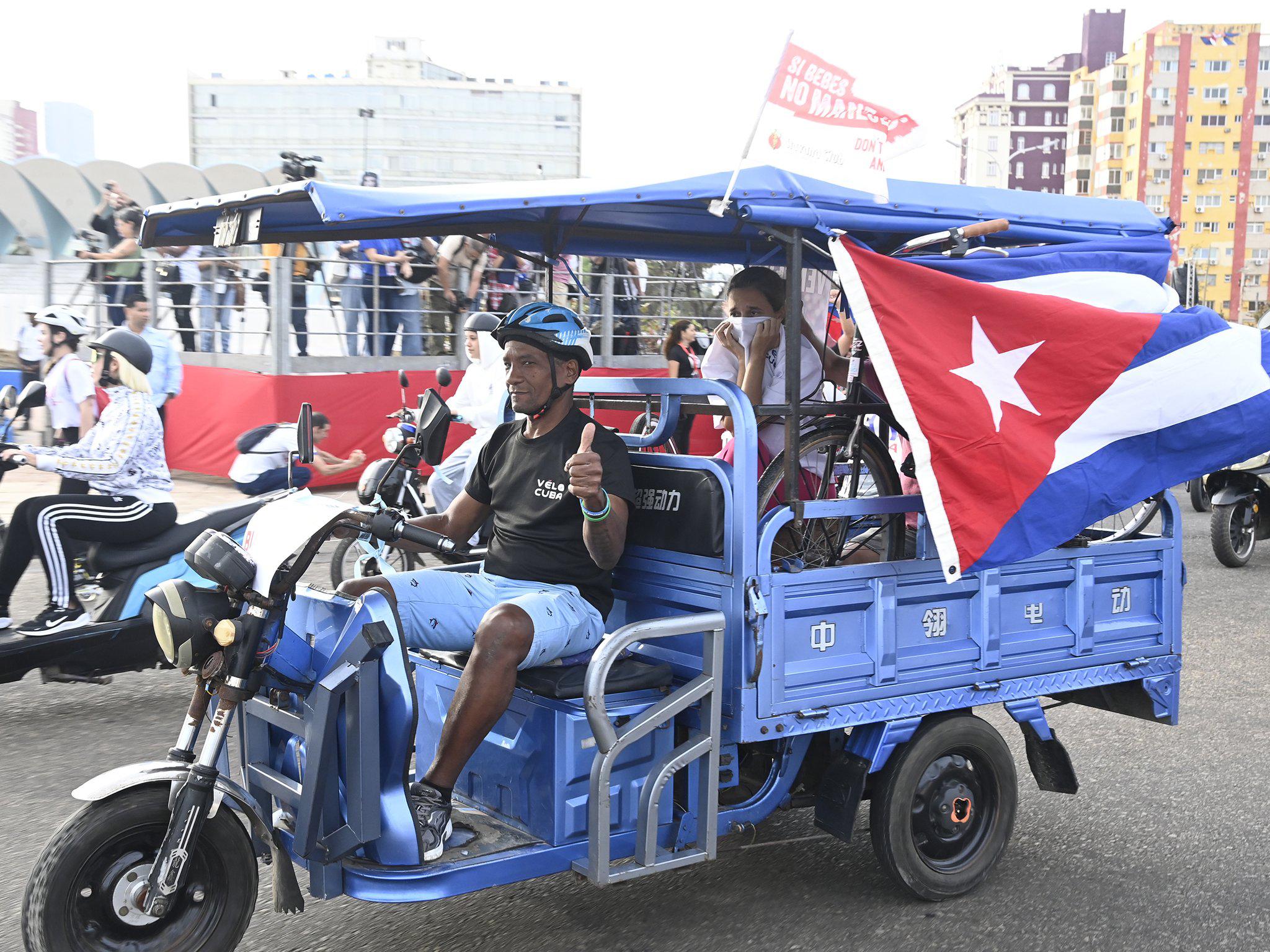 Gobierno de Cuba indulta a 2,010 presos