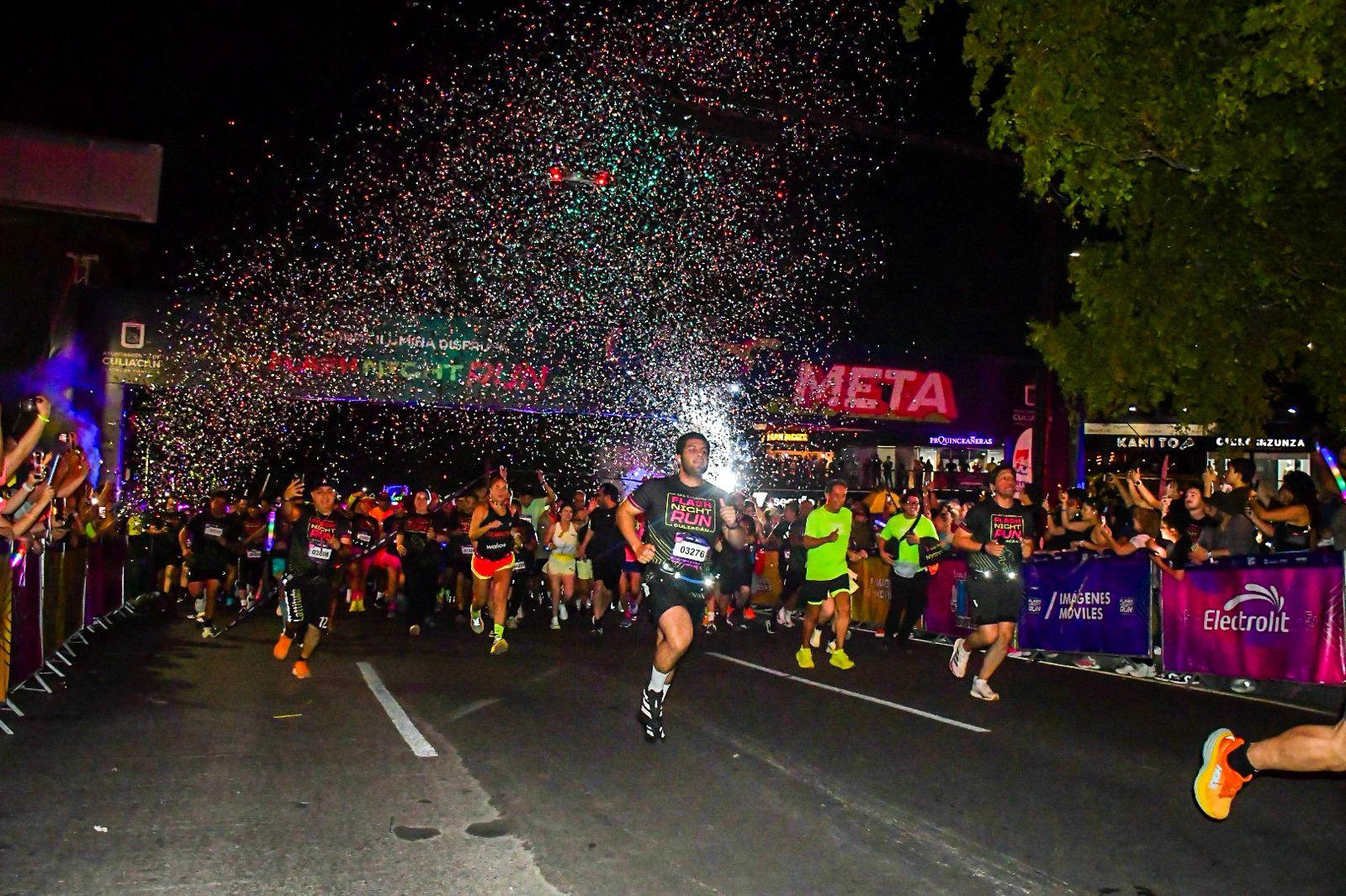 Culiacán corre de noche en la primera Flash Night Run