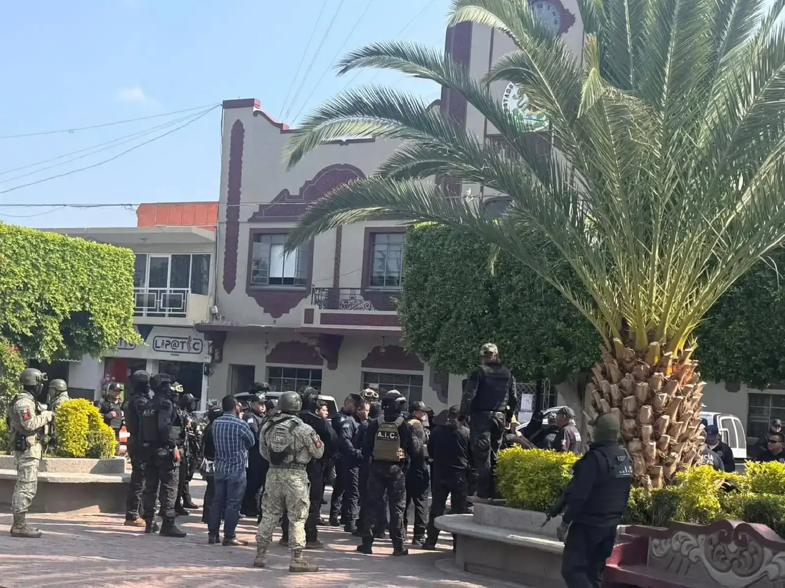 Detienen a 12 policías de Progreso y Tezontepec, en Hidalgo, por presunto homicidio y vínculos criminales