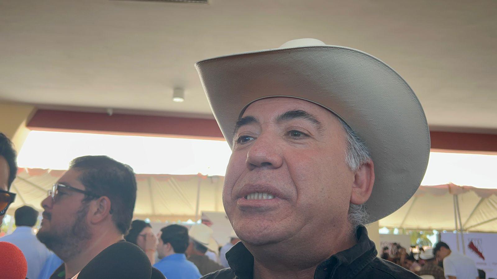 Enrique Inzunza tilda de ‘desleal’ a quienes se ‘distraen’ con aspiraciones rumbo a 2027